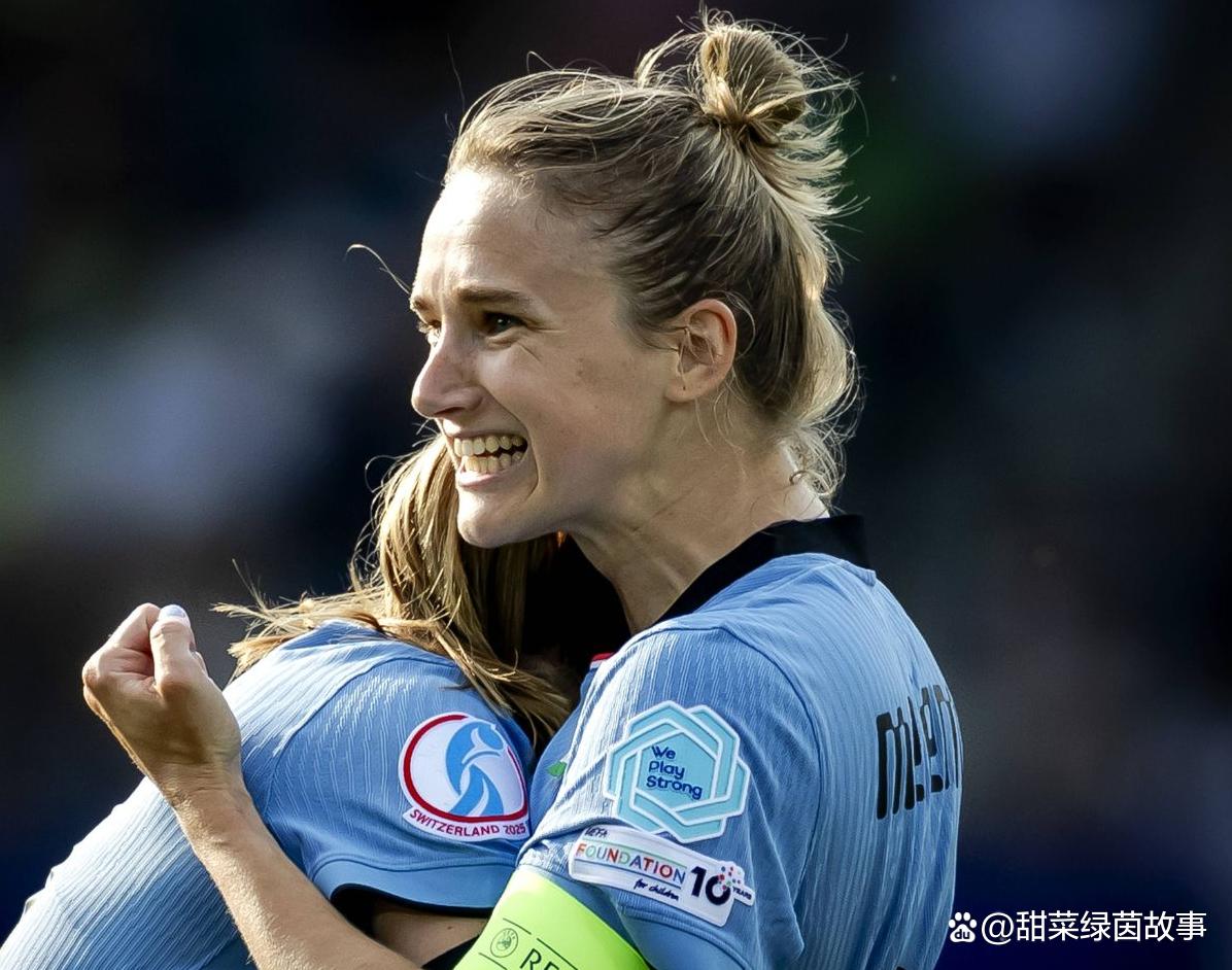 德国女足首次公开训练中场大将缺席 德国女足首次公开训练中场大将缺席