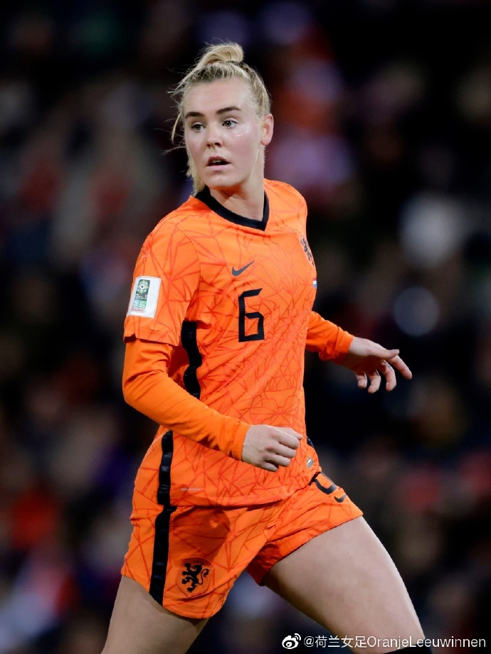 德国女足首次公开训练中场大将缺席 德国女足首次公开训练中场大将缺席