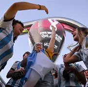 亚洲足球大赛掀起热潮,球迷狂欢视频